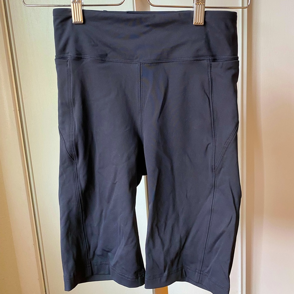 Lululemon On Pace Short 10” size 6 | Black